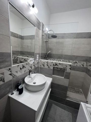 Eladó téglalakás, Pécsett 74.99 M Ft, 3 szobás