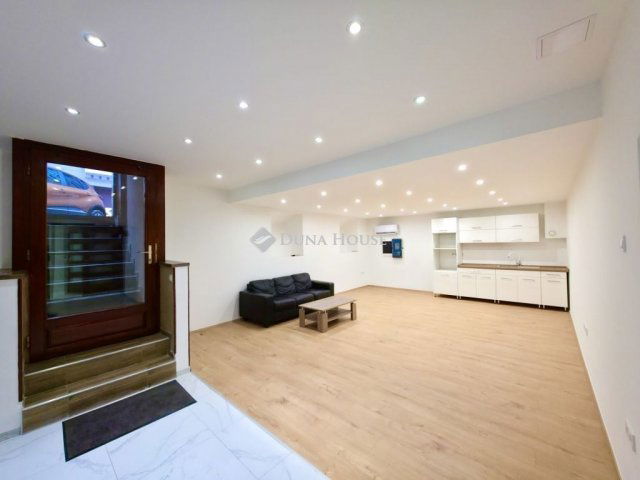 Eladó üzlethelyiség, Budapesten, VII. kerületben 54.9 M Ft