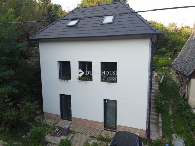 Eladó családi ház, Tökön 75.9 M Ft, 3 szobás