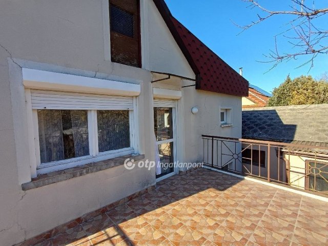 Eladó családi ház, Százhalombattán 79.5 M Ft, 2 szobás