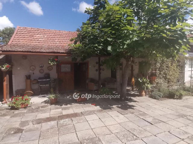 Eladó családi ház, Békésen 37.9 M Ft, 3 szobás