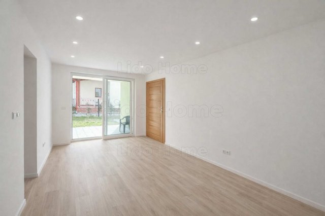 Eladó családi ház, Balatonberényben 290 M Ft, 12 szobás