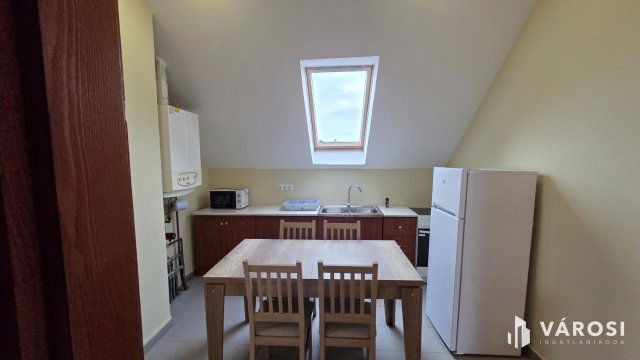 Kiadó téglalakás, albérlet, Debrecenben 300 E Ft / hó, 3 szobás