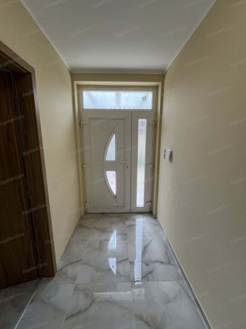 Kiadó családi ház, albérlet, Kecskeméten 800 E Ft / hó