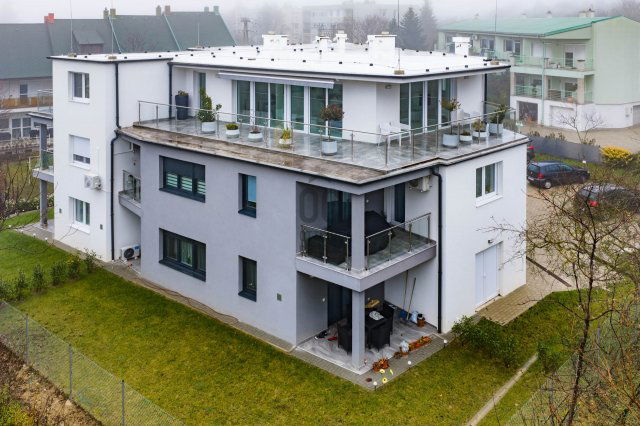 Eladó téglalakás, Veszprémben 125 M Ft, 2 szobás