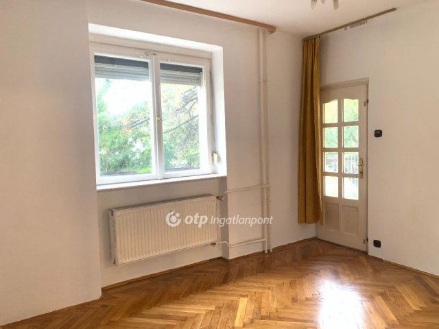 Eladó téglalakás, Dunaújvárosban 39 M Ft, 2 szobás