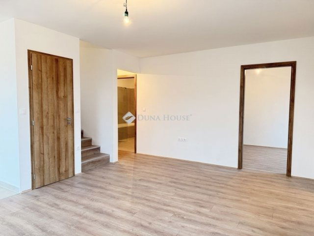 Eladó családi ház, Hosszúhetényen 89.9 M Ft, 5 szobás