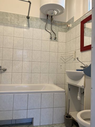 Eladó családi ház, Esztergomban 24.9 M Ft, 1 szobás