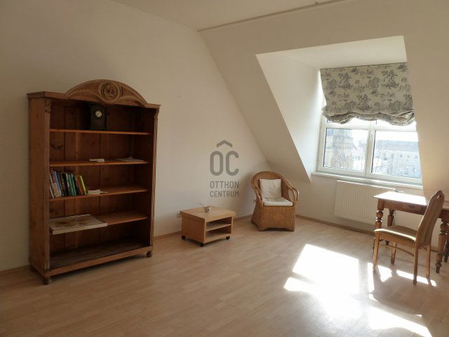 Kiadó téglalakás, albérlet, Cegléden 200 E Ft / hó, 4 szobás