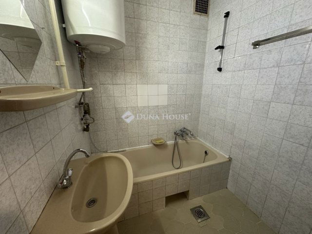 Eladó téglalakás, Budapesten, X. kerületben 42.5 M Ft, 1 szobás