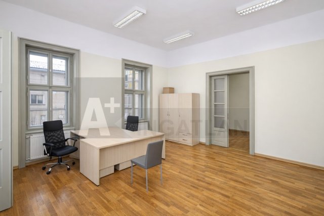 Eladó családi ház, Szegeden 265 M Ft, 8 szobás