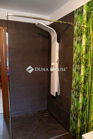 Eladó családi ház, Pécelen 249 M Ft, 6 szobás