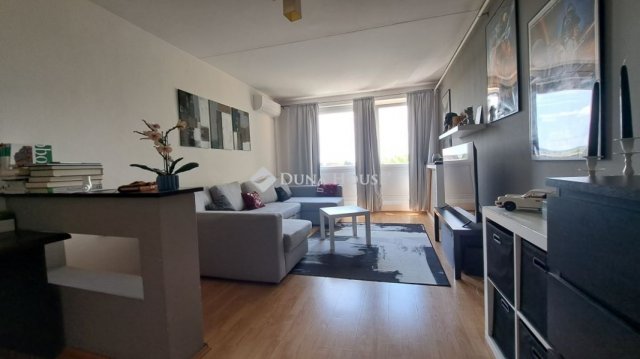 Kiadó panellakás, albérlet, Pécsett 160 E Ft / hó, 2 szobás