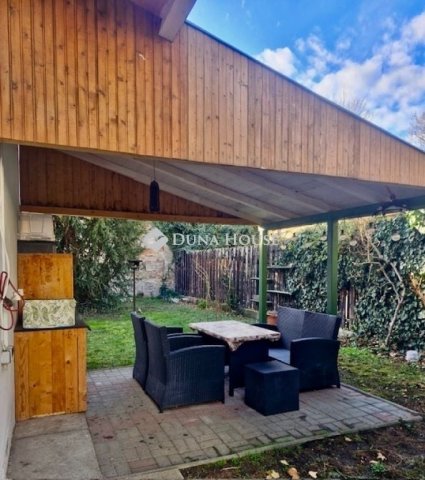 Eladó családi ház, Pécsett 105 M Ft, 7 szobás