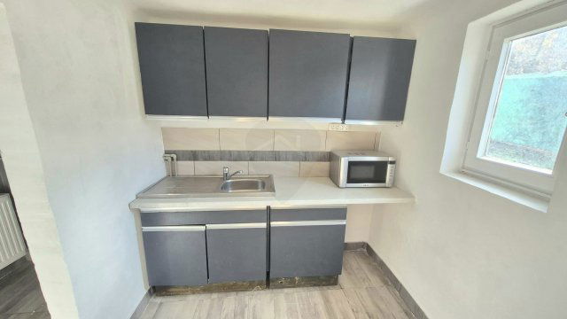 Eladó családi ház, Baján 9.9 M Ft, 2 szobás