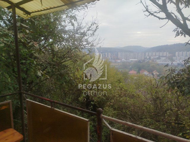 Eladó családi ház, Ózdon 8.9 M Ft, 4 szobás