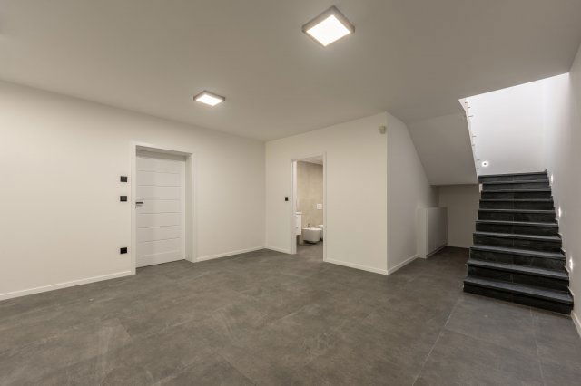 Eladó családi ház, Pécelen 350 M Ft, 9 szobás