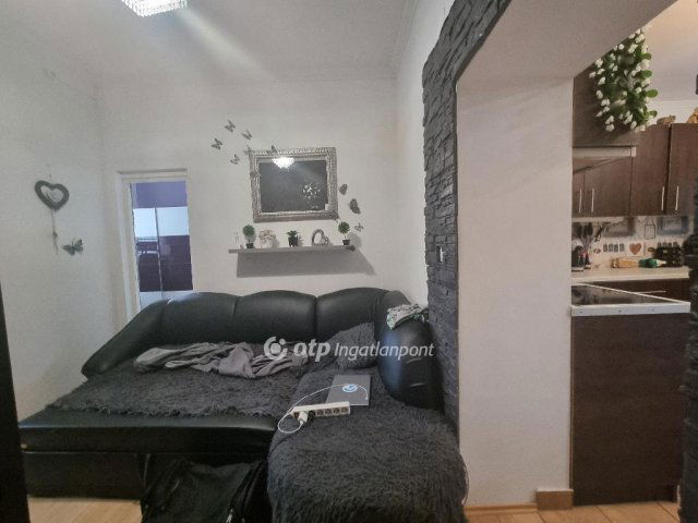 Eladó családi ház, Pápán 32.99 M Ft, 1+3 szobás