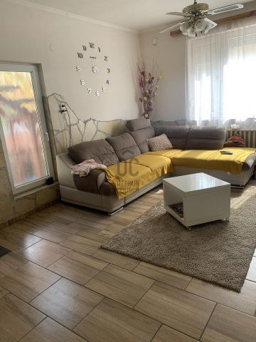 Eladó családi ház, Siófokon 140.9 M Ft, 8 szobás