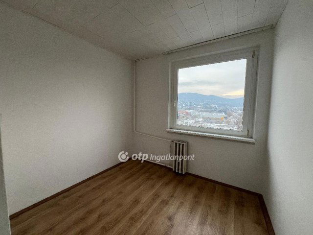 Eladó panellakás, Budapesten, III. kerületben 73.99 M Ft