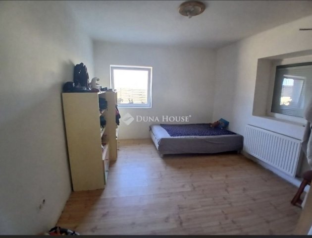 Eladó családi ház, Siklóson 38 M Ft, 3+2 szobás