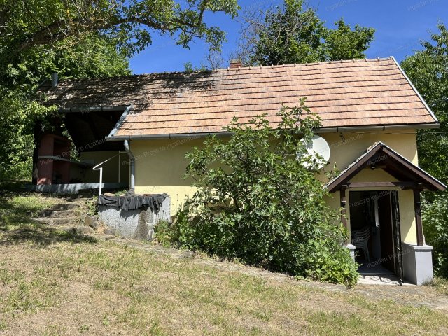 Eladó nyaraló, Bazsiban 24.9 M Ft, 2 szobás