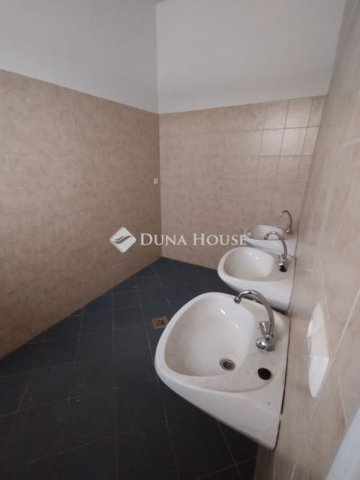 Eladó ipari ingatlan, Újszentivánon 53.5 M Ft