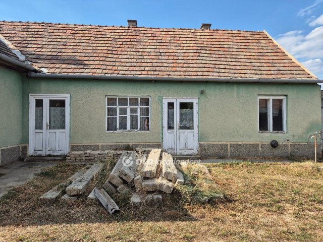 Eladó családi ház, Nagydorogon 11 M Ft, 4+1 szobás