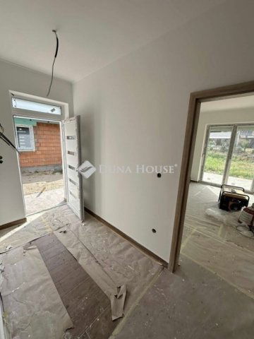 Eladó ikerház, Monorierdőn 65 M Ft, 4 szobás