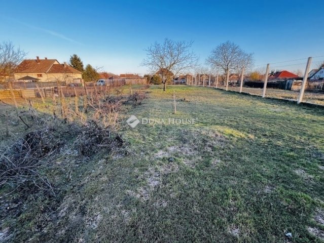 Eladó családi ház, Tápiószecsőn 34.9 M Ft, 2 szobás