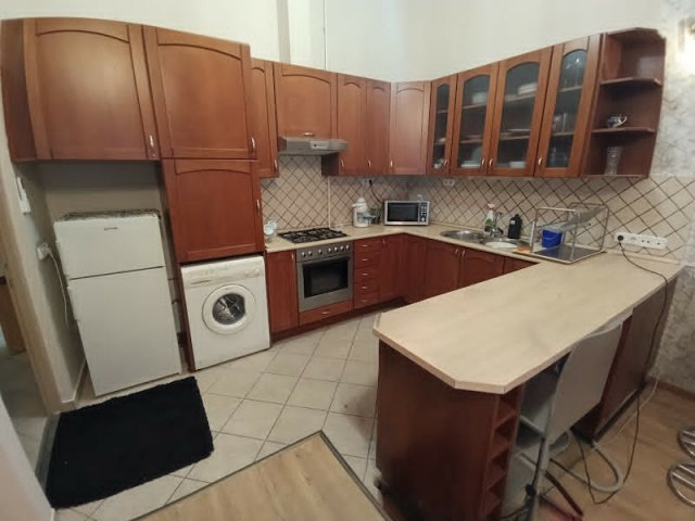 Kiadó téglalakás, albérlet, Budapesten, VI. kerületben