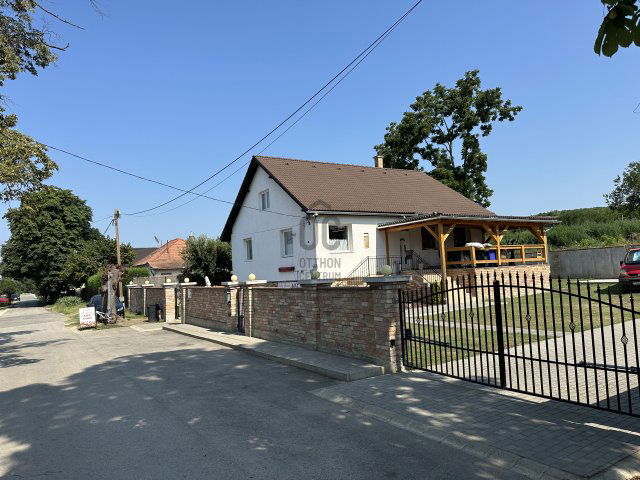 Eladó családi ház, Csörögön 85 M Ft, 4 szobás