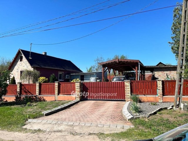 Eladó családi ház, Daruszentmiklóson 30 M Ft, 2+1 szobás