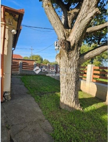 Eladó családi ház, Pécsett 31.9 M Ft, 3 szobás