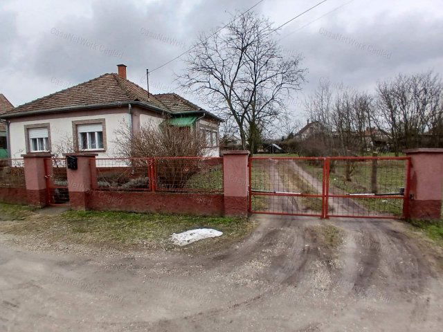 Eladó családi ház, Tápiószelén 33 M Ft, 2 szobás