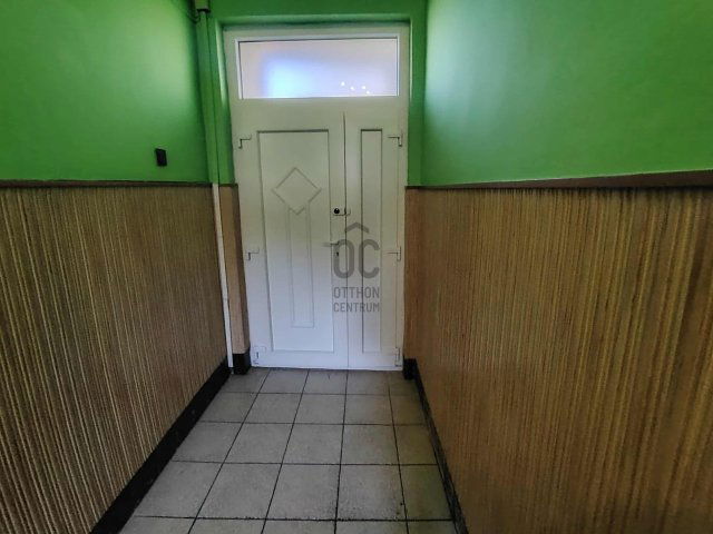 Eladó családi ház, Pápán 37 M Ft, 2 szobás