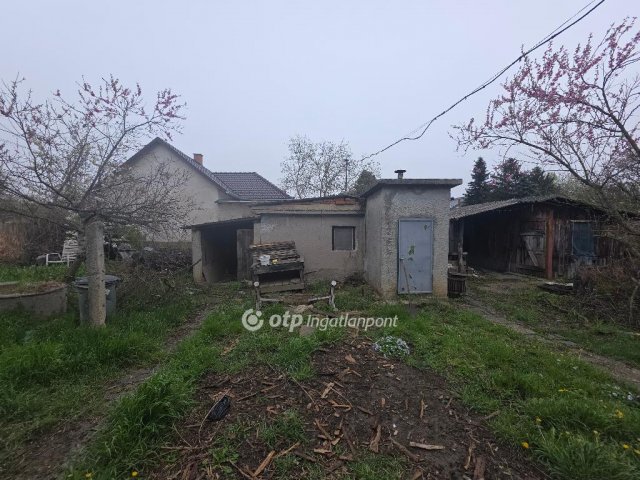 Eladó családi ház, Celldömölkön 11.75 M Ft, 2 szobás