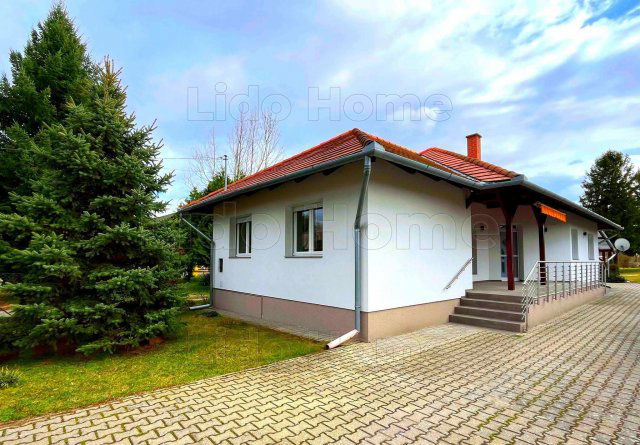 Eladó családi ház, Balatonfenyvesen 129 M Ft, 5 szobás