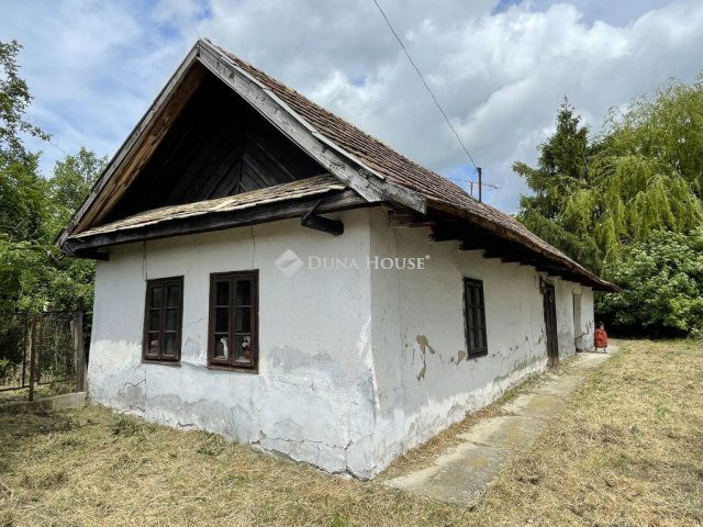 Eladó családi ház, Kisbágyonon 6 M Ft, 2 szobás
