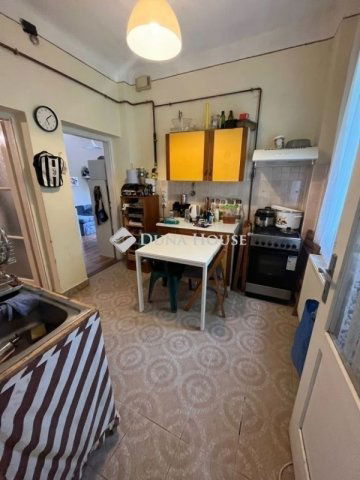 Eladó családi ház, Budapesten, III. kerületben 47 M Ft, 2 szobás
