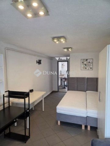 Eladó téglalakás, Dunakeszin 38 M Ft, 1 szobás