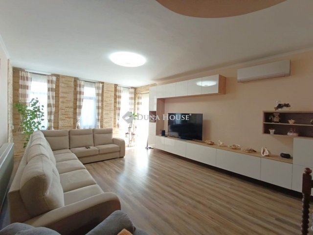 Eladó családi ház, Pécsett 89 M Ft, 5 szobás