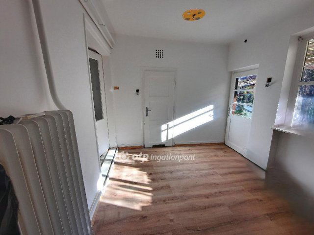 Eladó téglalakás, Kiskunfélegyházán 29.99 M Ft, 2 szobás