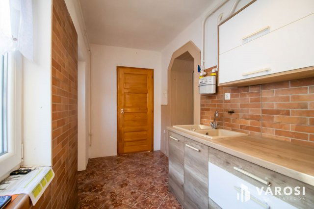 Eladó családi ház, Székesfehérvárott 55.5 M Ft, 2 szobás