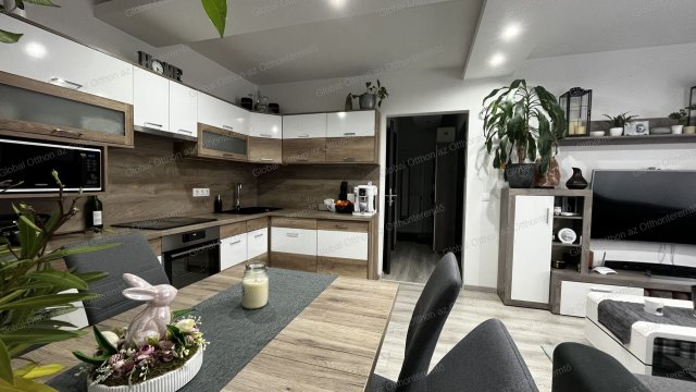 Eladó téglalakás, Mosonmagyaróváron 64.9 M Ft, 2 szobás