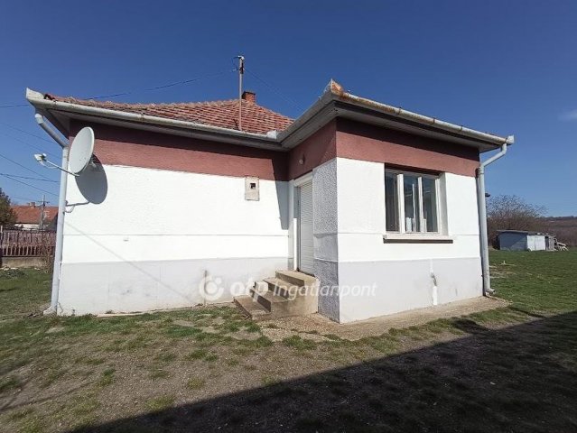 Eladó családi ház, Gyöngyösorosziban 15 M Ft, 3 szobás