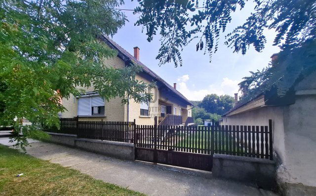 Eladó családi ház, Kerepesen 98.8 M Ft, 6 szobás