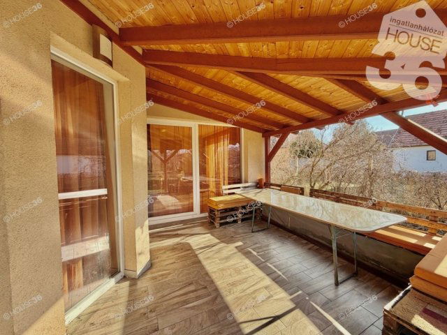 Eladó családi ház, Kerekegyházán 119.7 M Ft, 7 szobás