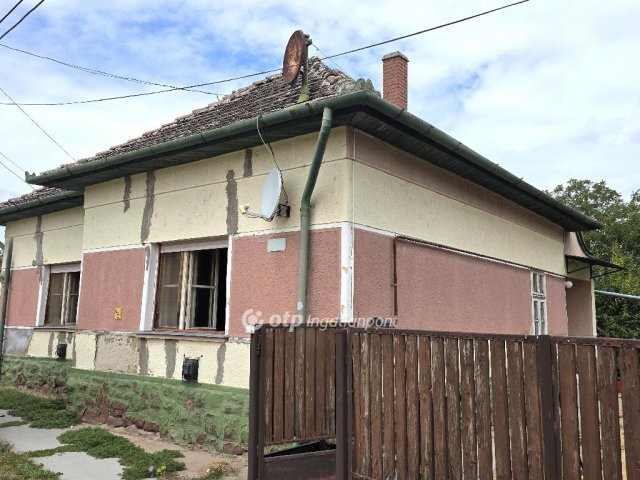 Eladó családi ház, Csépán 15 M Ft, 4 szobás