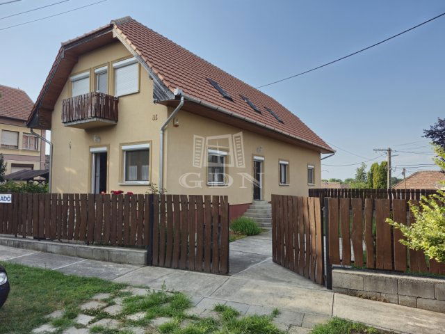 Eladó családi ház, Dányon 69.99 M Ft, 6 szobás